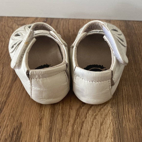 Livie & Luca toddler white soft sole shoes - Picture 3 of 5